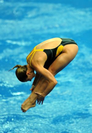 He Zi wins women's 3m springboard at FINA Diving World Series