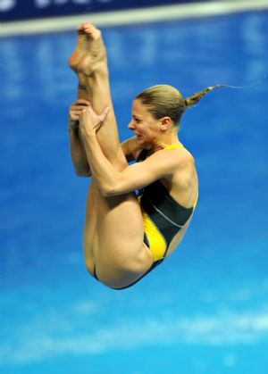 He Zi wins women's 3m springboard at FINA Diving World Series