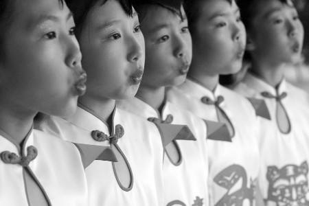 World whistling contest kicks off in Qingdao