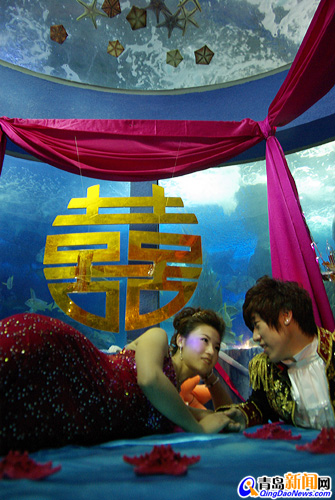 China’s first submarine wedding held in Qingdao