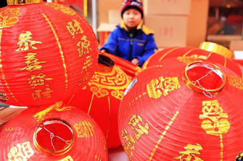 Preparing for a red, happy Spring Festival