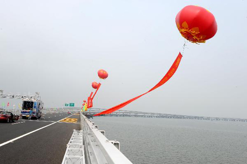 World's longest cross-sea bridge opens in Qingdao