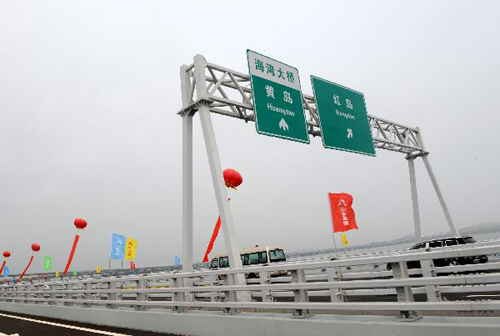 World's longest cross-sea bridge opens in Qingdao