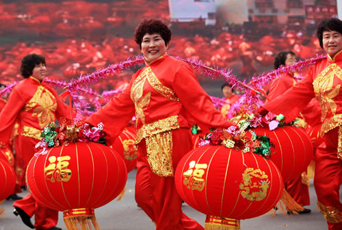 Parades celebrate Lantern Festival in Jimo