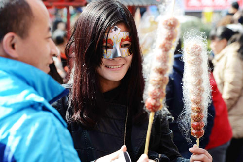 Qingdao Candied Haw Festival welcomes visitors