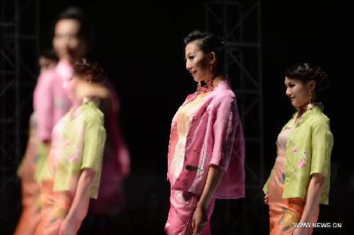 Gao Lixin's creations at Qingdao Fashion Week