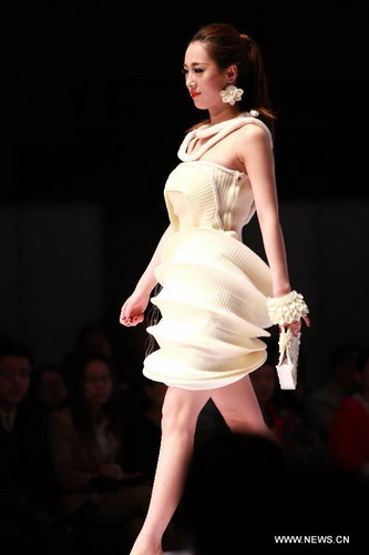 Final of knitting fashion design contest held in Qingdao