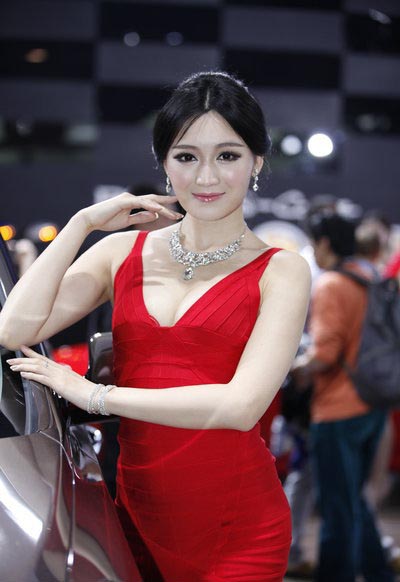 Models at Qingdao auto show 2013