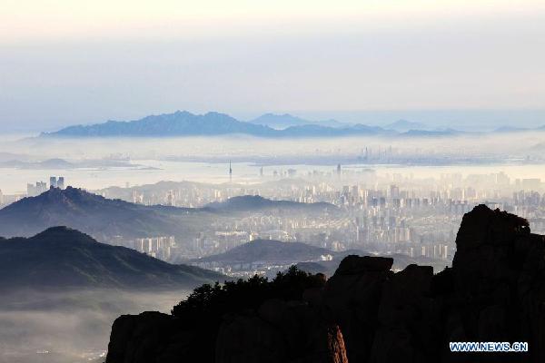 Scenery of fog-shrouded Qingdao City
