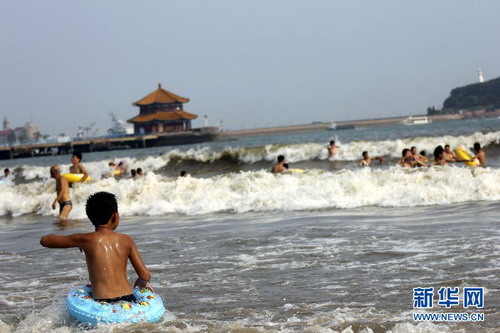 Qingdao lifts restrictions as green algae recedes