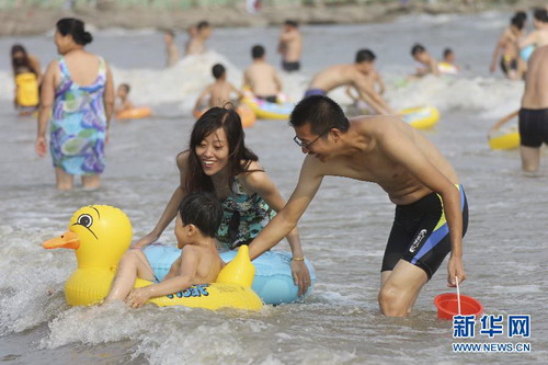 Qingdao lifts restrictions as green algae recedes