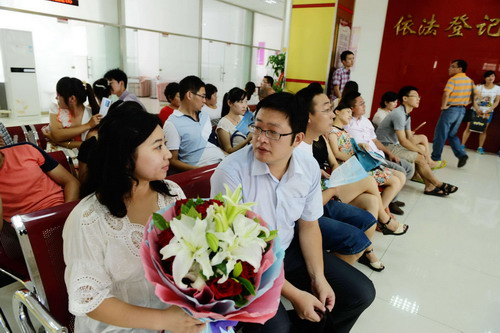 Couples tie the knot on Qixi