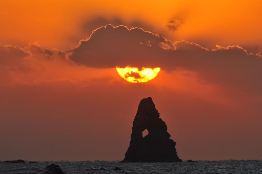 Sunrise at Shilaoren beach in Qingdao