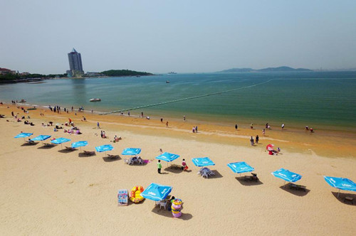 No 1 bathing beach of Qingdao opens to public