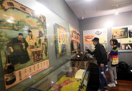 Tourists visit beer museum in E China's Qingdao