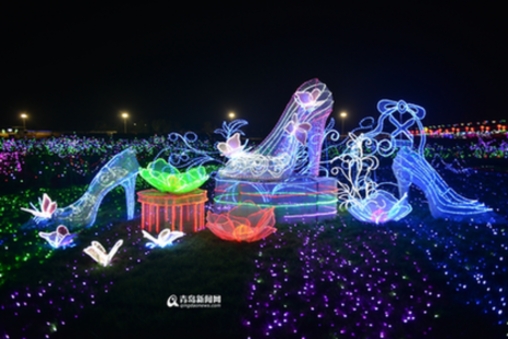 Light festival shines in Qingdao