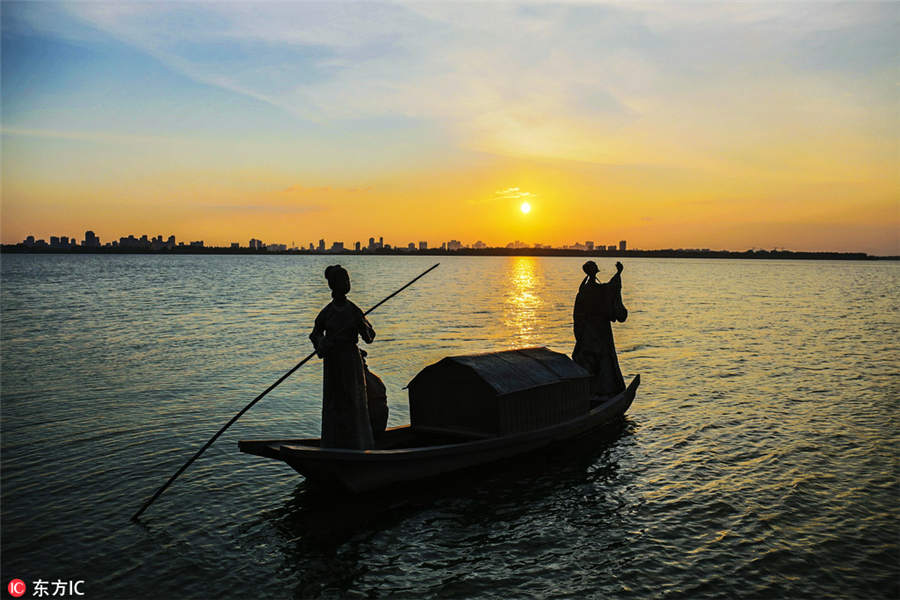 Where to admire full moon during the Mid-Autumn Festival