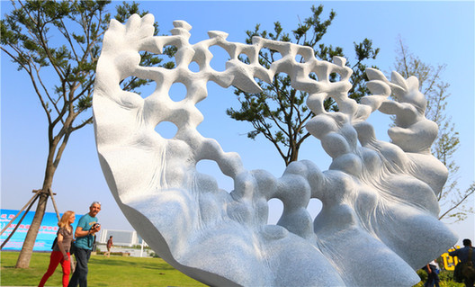 Qingdao showcases beauty of sculptures at international festival