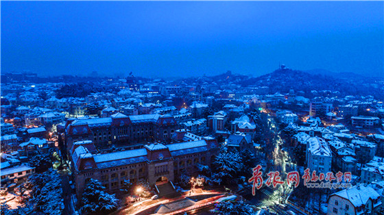 First spring snow turns Qingdao white and beautiful