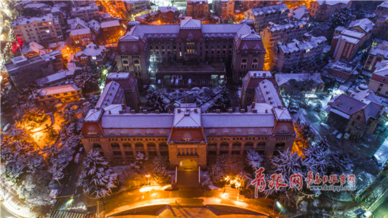 First spring snow turns Qingdao white and beautiful