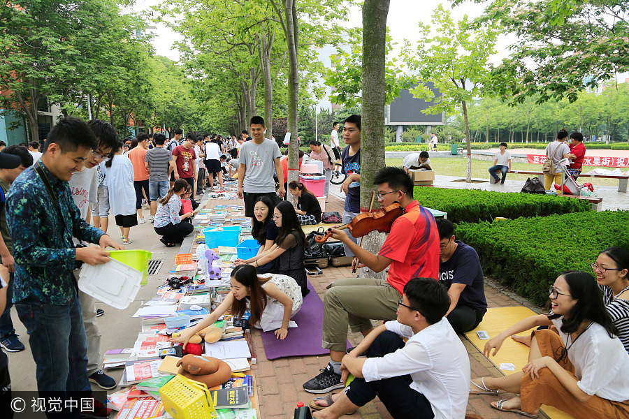 University flea markets popular during graduation season