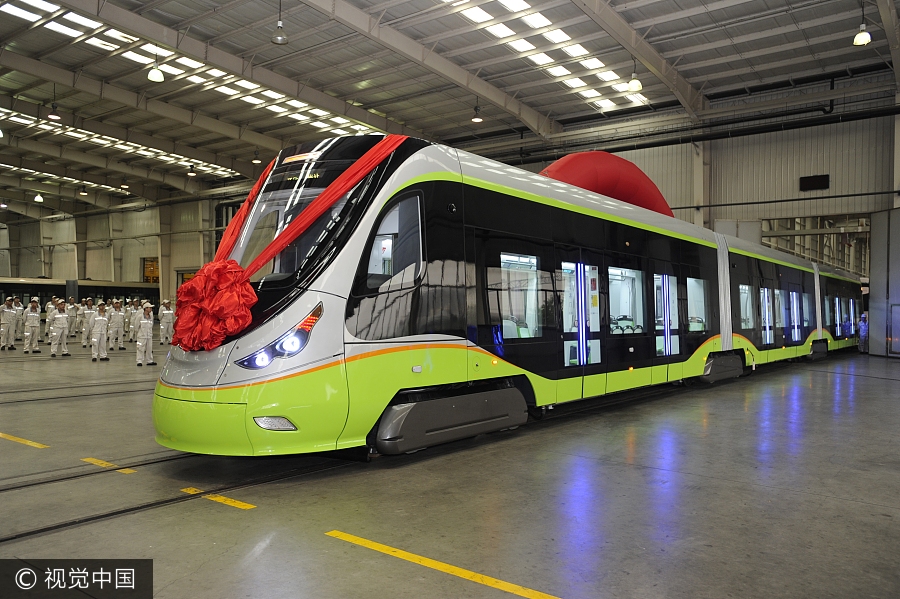 World's first driverless tram rolls out in Qingdao