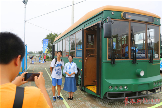 Qingdao launches free beer-festival bus service