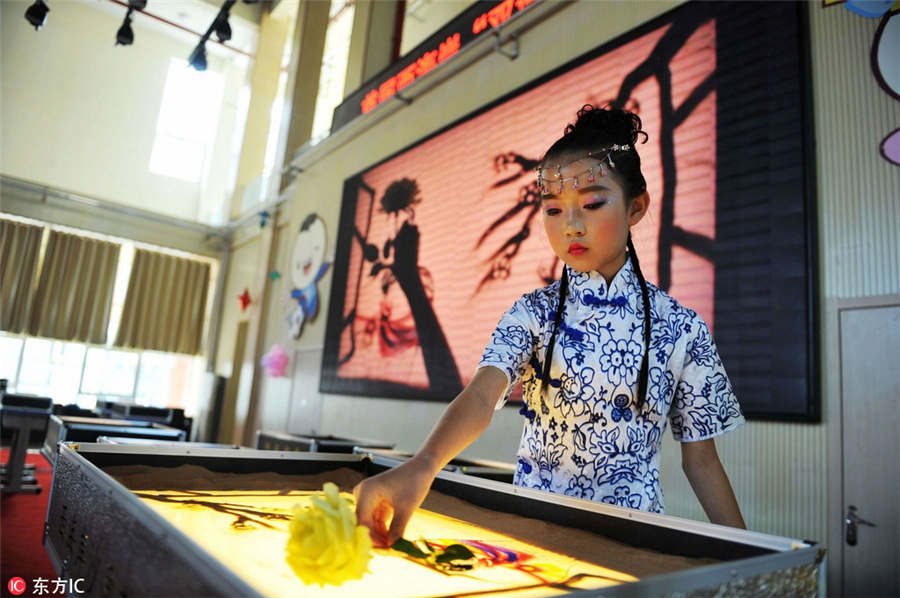 Qingdao students show talents at sand art festival