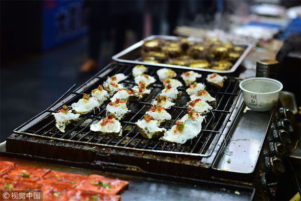 Street food lights up festive mood in E China's Qingdao