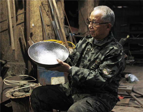 <EM>'A Bite of China'</EM> boosts sales of iron pans in E China