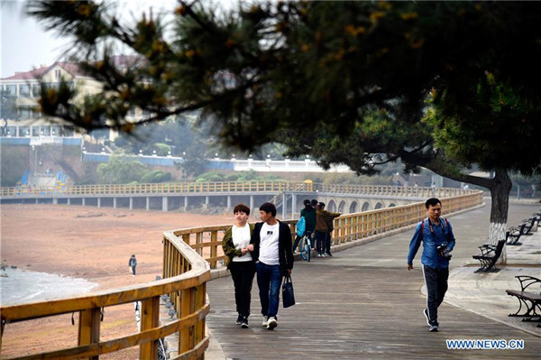 People visit Taipingjiao Park in Qingdao, E China